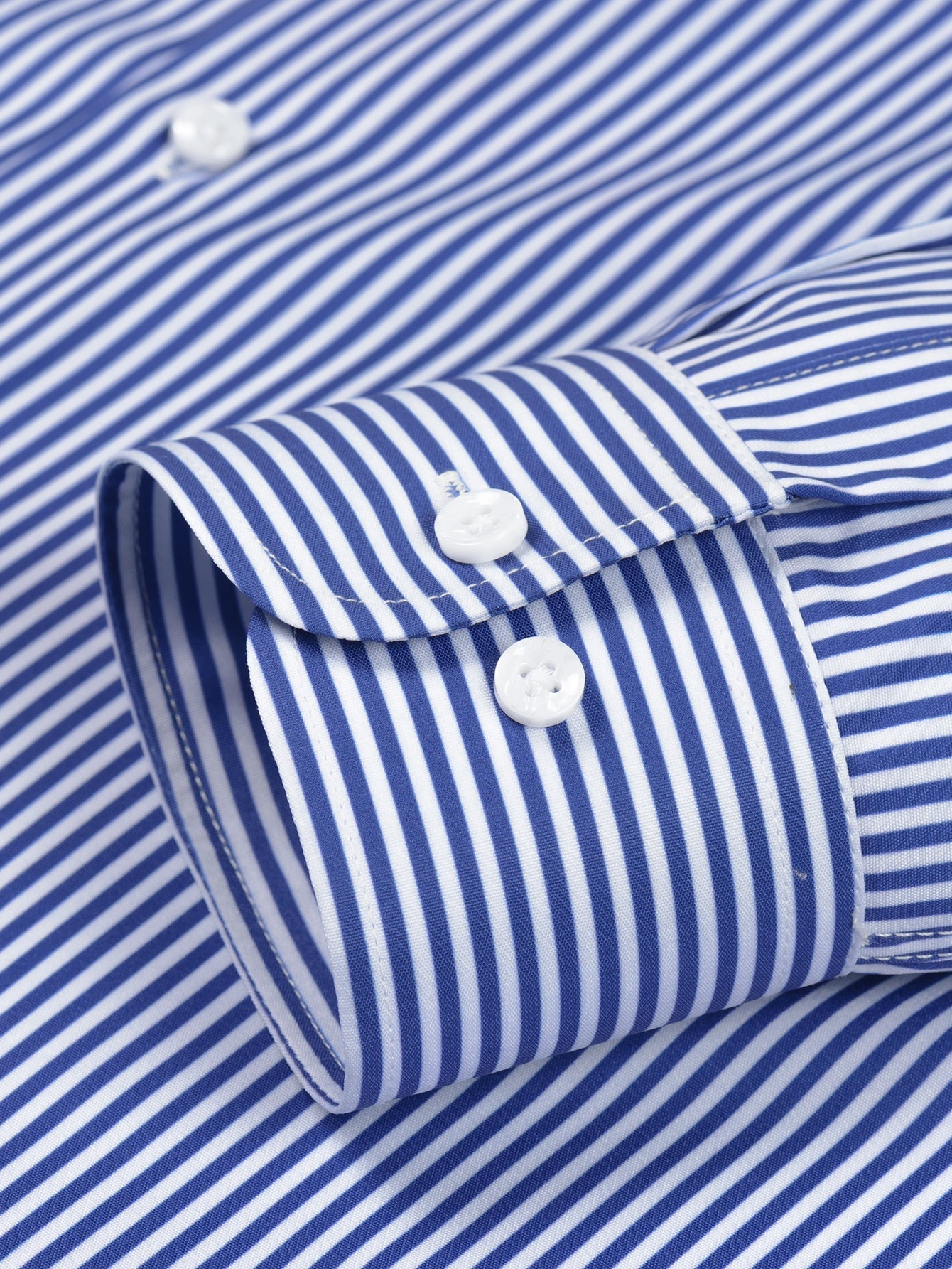 CHEMISE À MANCHES LONGUES À RAYURES AVEC BOUTONS